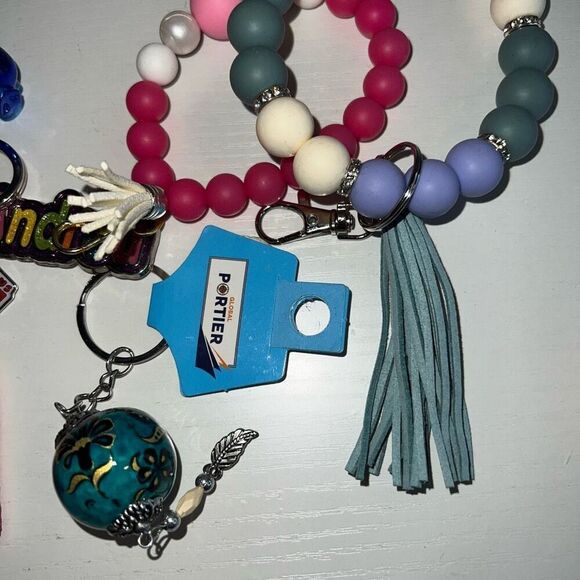 Keychain Lot Of 10 New-Preowned Bundle Keyring Resellers Flea market Collectors - Picture 4 of 6